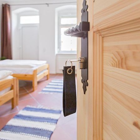 Doppelzimmer III Gaestezimmer In Unterkunft Mit Gemeinschaftsbad Und Gemeinschaftskueche 켐니츠 외부 사진